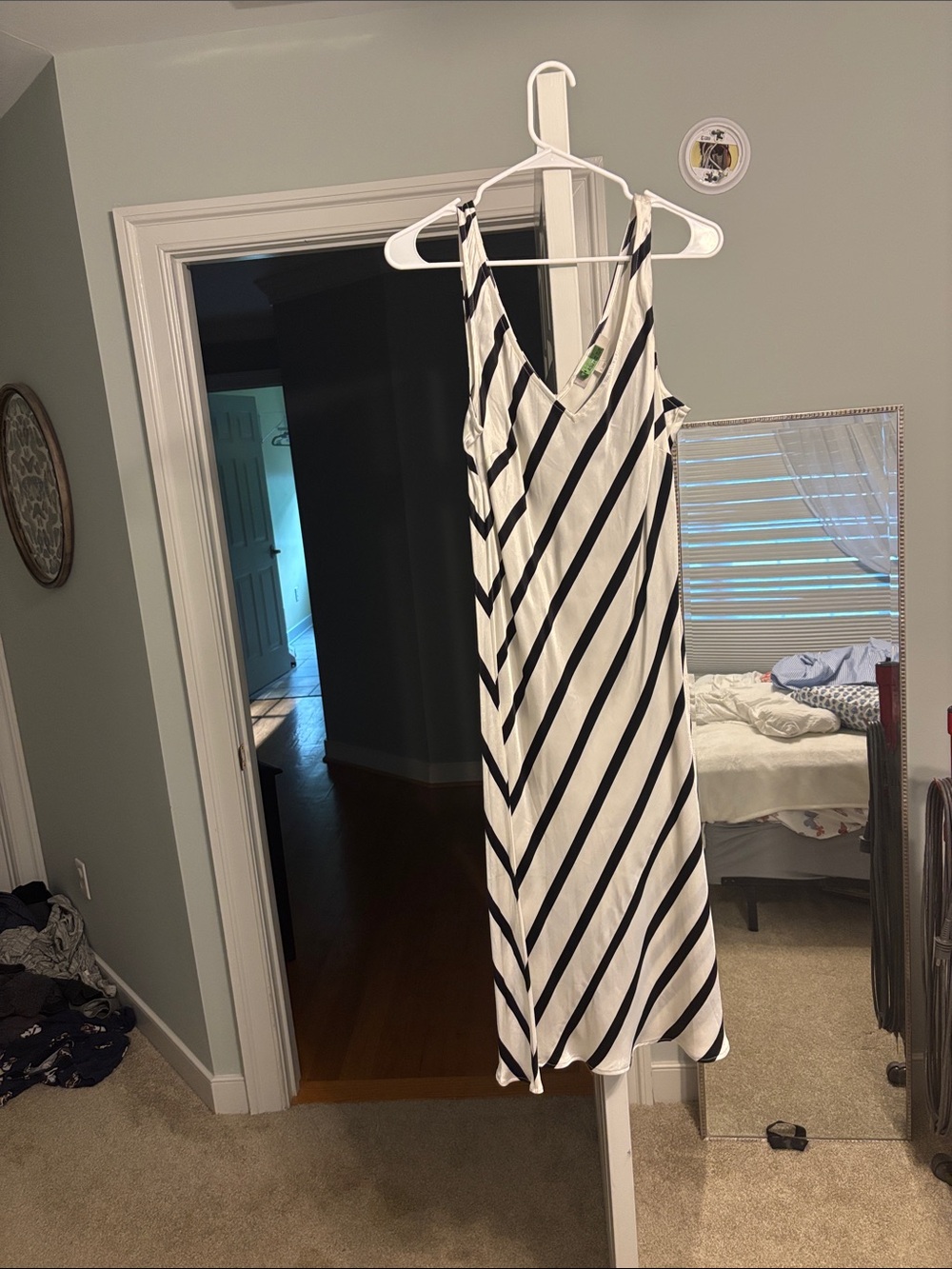 Striped V-Neck Maxi Dress - White & Black

Loft size 6

New with tags